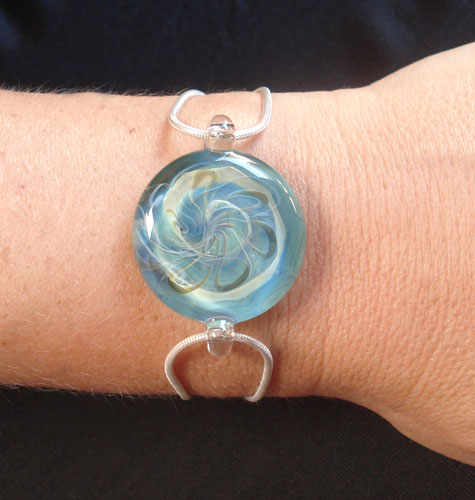 Hand Blown Glass Jewelry Circle Bracelet on Silver